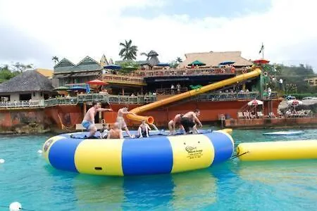 Hospitalityexpert Charming 4 Bedroom Villa Sleeps 10 - Pool Hot Tub Beach & Private Chef Montego Bay