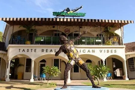 Hospitalityexpert Charming 4 Bedroom Villa Sleeps 10 - Pool Hot Tub Beach & Private Chef Montego Bay Jamaica