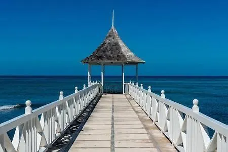 Hospitalityexpert Charming 4 Bedroom Villa Sleeps 10 - Pool Hot Tub Beach & Private Chef Montego Bay