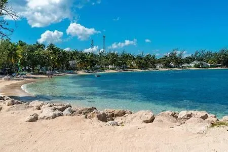 Hospitalityexpert Charming 4 Bedroom Villa Sleeps 10 - Pool Hot Tub Beach & Private Chef Montego Bay Jamaica