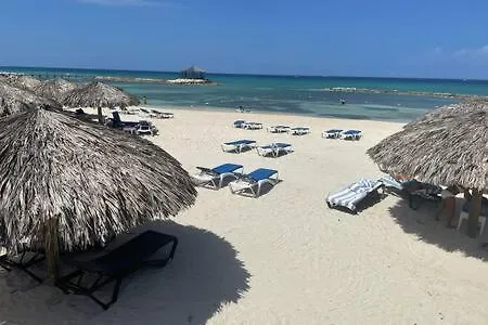 Hospitalityexpert Charming 4 Bedroom Villa Sleeps 10 - Pool Hot Tub Beach & Private Chef Montego Bay 0*,  Jamaica