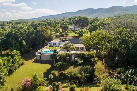Hospitalityexpert Charming 4 Bedroom Villa Sleeps 10 - Pool Hot Tub Beach & Private Chef Montego Bay