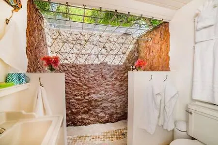 Hospitalityexpert Charming 4 Bedroom Villa Sleeps 10 - Pool Hot Tub Beach & Private Chef Montego Bay