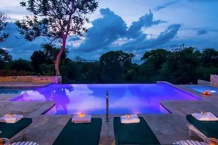 Hospitalityexpert Charming 4 Bedroom Villa Sleeps 10 - Pool Hot Tub Beach & Private Chef Montego Bay