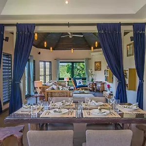 Villa Luxury Sleeps 6, Access,, Montego Bay